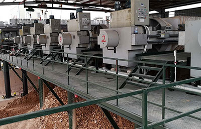 洗沙場(chǎng)污泥壓濾機(jī)壓濾出來(lái)泥餅的處理方式