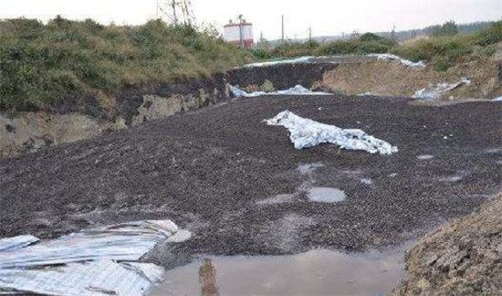 江西男子在東莞排放大量污泥